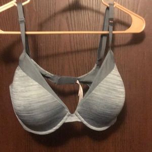 36DD Victoria’s Secret padded plunge
